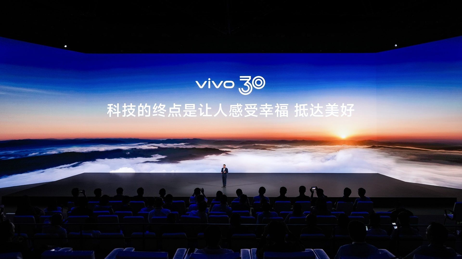 Vivo ra mắt phiên bản headset thực tế hỗn hợp mới - Hệ thống kinh doanh số hội tụ Bizcom